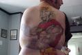 I tatuaggi adornano il corpo gonfio?