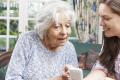 «Прокачать» любимую бабушку – как и чему можно научить людей старшего поколения