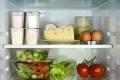 Kā uzglabāt produktus ledusskapī: uz plauktiem un kādā tabulā