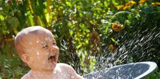 Come iniziare correttamente a bagnarti con acqua fredda e rafforzare il tuo sistema immunitario